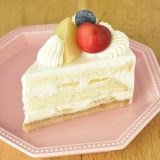 卵アレルギー、乳アレルギーや授乳中でも安心、名古屋、一宮、岐阜、多治見、各務原、豊田から多数来店、全国にも発送可能な岐阜県美濃加茂市のケーキ屋、「卵、乳製品、白砂糖をつかわない　おやつのアトリエ モコ」が販売している、「卵、乳、小麦、白砂糖不使用、グルテンフリーの季節のフルーツショートケーキ」の写真。