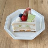 卵アレルギー、乳アレルギーや授乳中でも安心、名古屋、一宮、岐阜、多治見、各務原、豊田から多数来店、全国にも発送可能な岐阜県美濃加茂市のケーキ屋、「卵、乳製品、白砂糖をつかわない　おやつのアトリエ モコ」が販売している、「卵、乳、小麦、白砂糖不使用、グルテンフリーの季節のフルーツショートケーキ」の写真。
