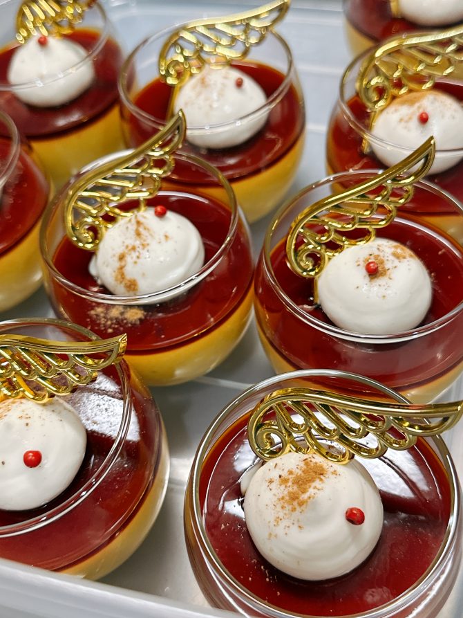 卵アレルギー、乳アレルギーや授乳中でも安心、名古屋、一宮、岐阜、多治見、各務原、豊田から多数来店、全国にも発送可能な岐阜県美濃加茂市のケーキ屋、「卵、乳製品、白砂糖をつかわない おやつのアトリエ モコ」が販売している、「卵、乳、小麦、白砂糖不使用、グルテンフリーのパンプキンプリン」の写真。