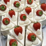 卵アレルギー、乳アレルギーや授乳中でも安心、名古屋、一宮、岐阜、多治見、各務原から多数来店、全国にも発送可能な岐阜県美濃加茂市のケーキ屋、「卵、乳製品、白砂糖をつかわない　おやつのアトリエ モコ」が販売している、「卵、乳、小麦、白砂糖不使用、グルテンフリーのいちごのショートケーキ」の写真。
